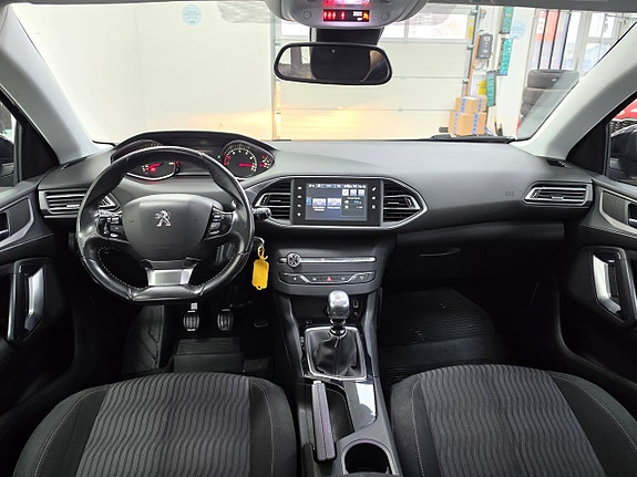 Peugeot 308 6 of 17