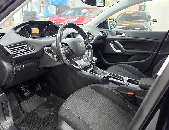 Peugeot 308 7 of 17