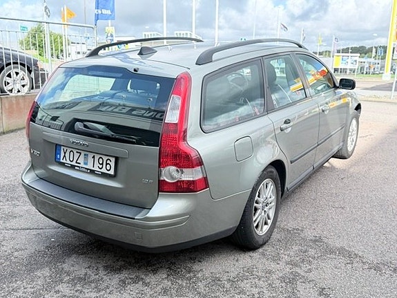 Volvo V50 3 of 10