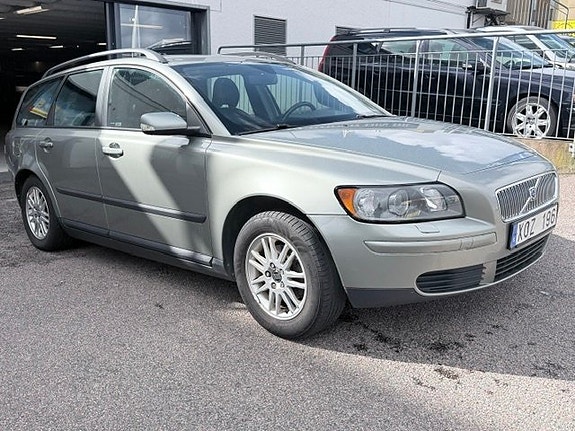 Volvo V50 2 of 10