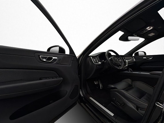 Volvo XC60 9 of 30