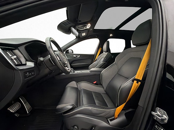 Volvo XC60 10 of 30