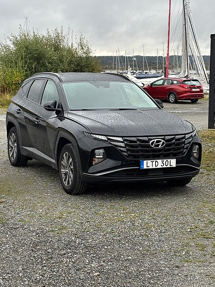 Hyundai Tucson 2 of 2
