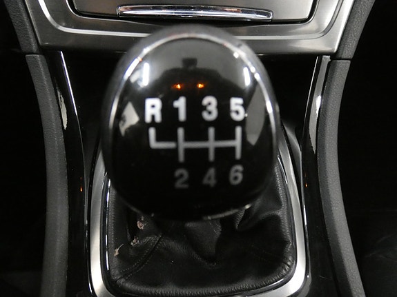 Ford Mondeo 12 of 17