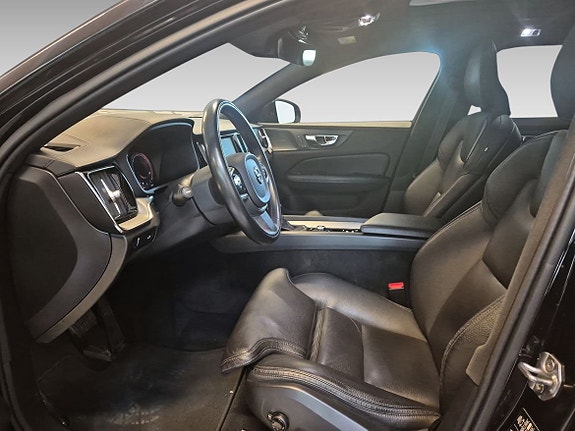 Volvo V60 Cross Country 8 of 11