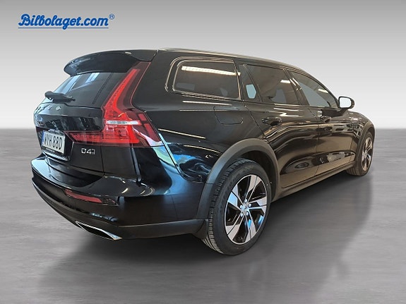 Volvo V60 Cross Country 4 of 11