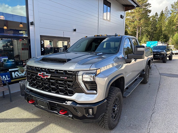 Chevrolet Silverado 2500 2 of 20