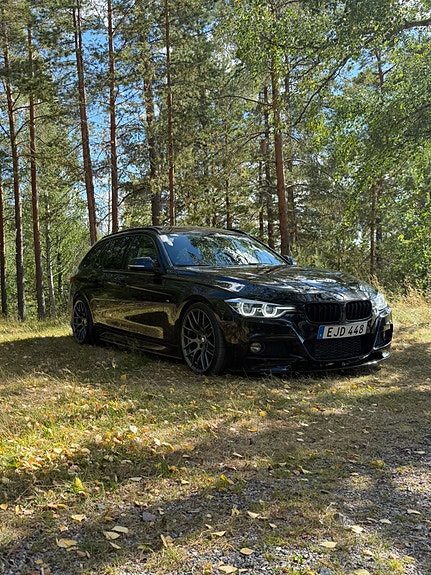 BMW 320d 2 of 5