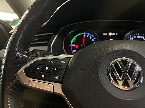 Volkswagen Passat 11 of 18