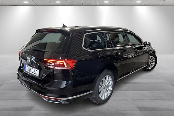 Volkswagen Passat 4 of 18