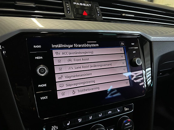 Volkswagen Passat 14 of 18