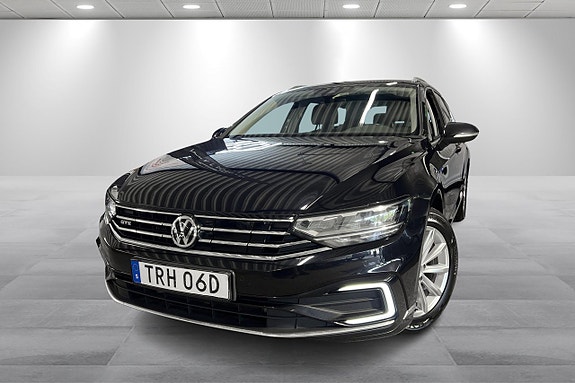 Volkswagen Passat 2 of 18