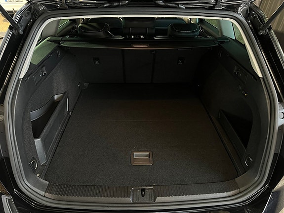 Volkswagen Passat 17 of 18