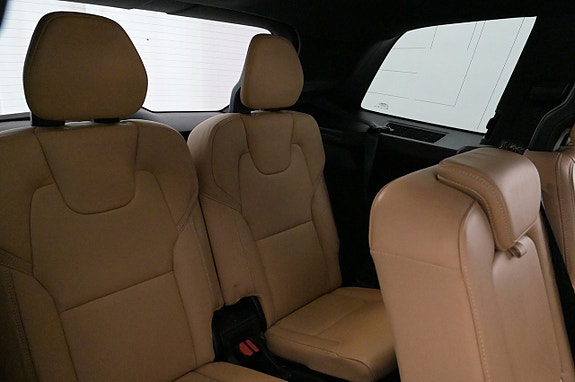 Volvo XC90 24 of 27