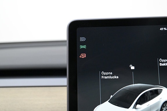 Tesla Model Y 23 of 27