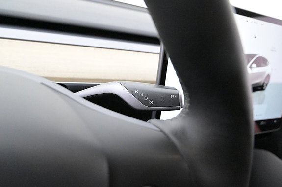Tesla Model Y 8 of 27