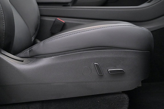 Tesla Model Y 13 of 27