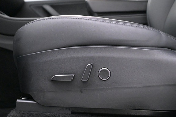 Tesla Model Y 11 of 27