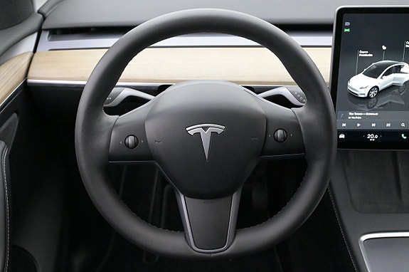 Tesla Model Y 7 of 27
