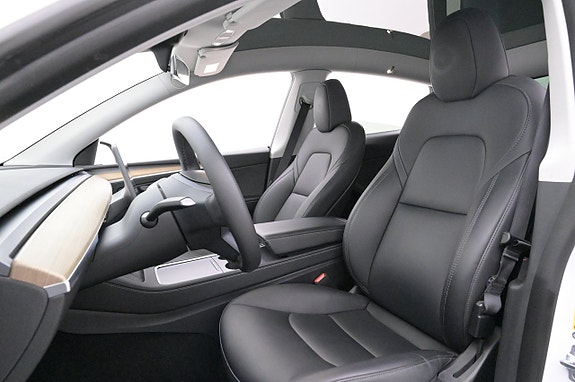 Tesla Model Y 9 of 27