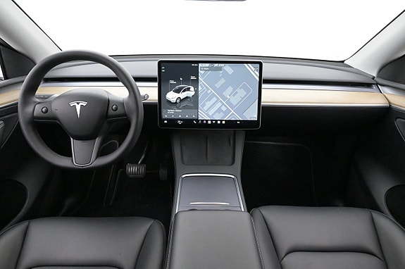 Tesla Model Y 6 of 27