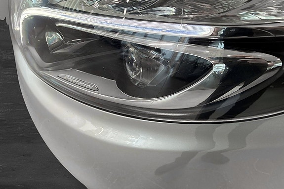 Mercedes-Benz V300 12 of 28