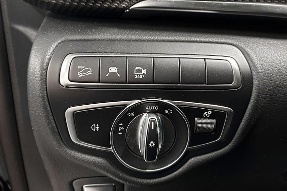 Mercedes-Benz V300 16 of 28