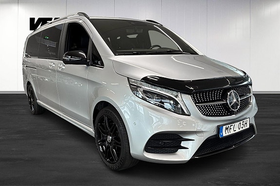 Mercedes-Benz V300 2 of 28