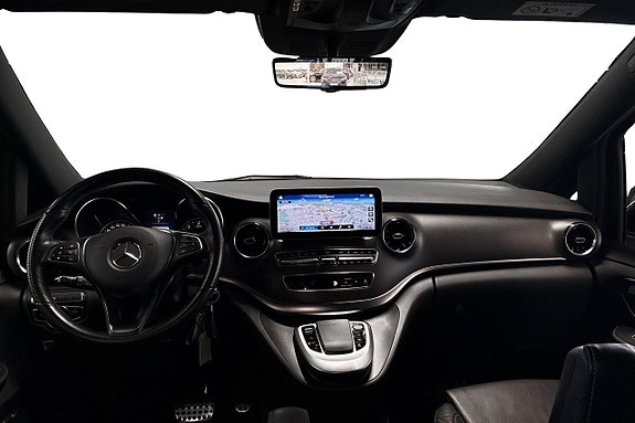 Mercedes-Benz V300 8 of 28