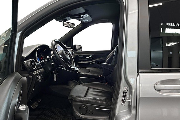 Mercedes-Benz V300 7 of 28