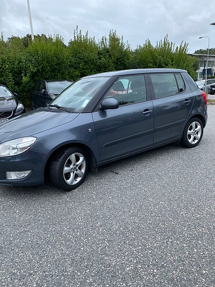 Skoda Fabia 2 of 9