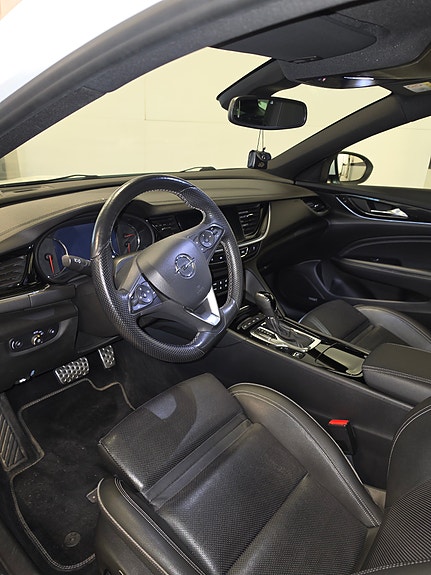 Opel Insignia 3 of 8