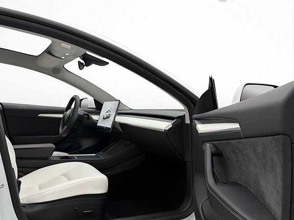 Tesla Model 3 28 of 30