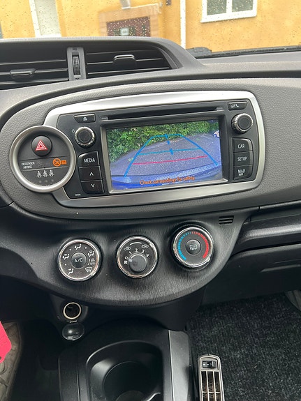 Toyota Yaris 6 of 9