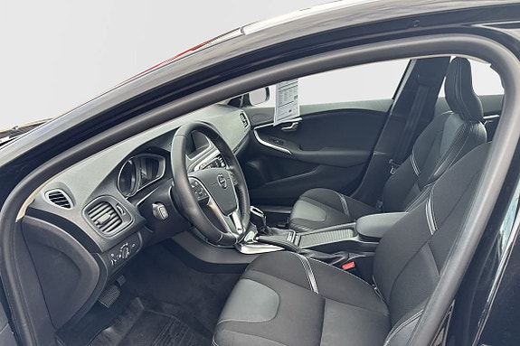 Volvo V40 4 of 24