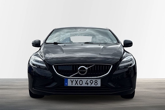 Volvo V40 2 of 24