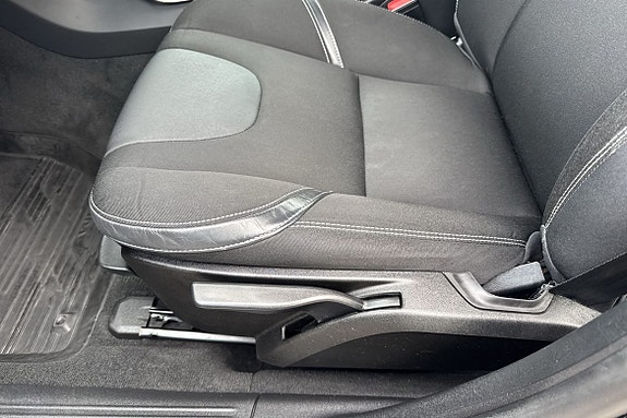 Volvo V40 14 of 24