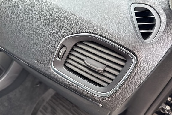 Volvo V40 22 of 24