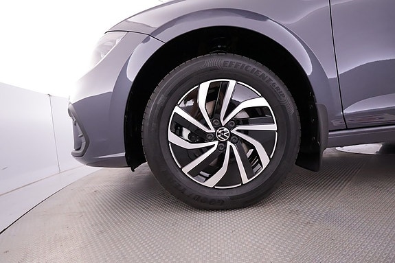 Volkswagen Polo 12 of 17