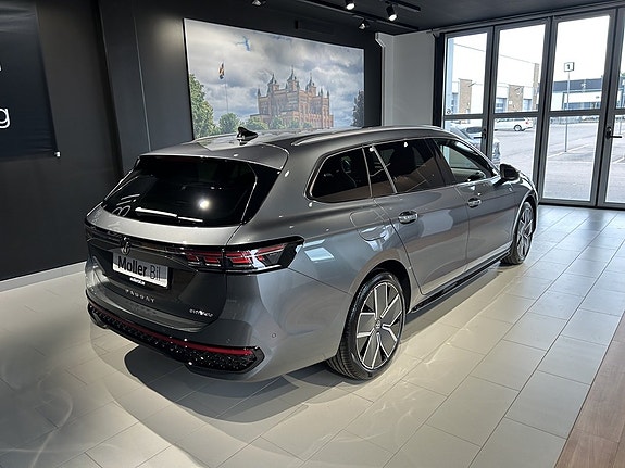 Volkswagen Passat 3 of 25