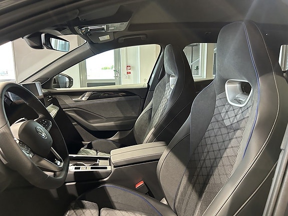 Volkswagen Passat 11 of 25