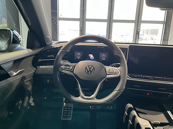 Volkswagen Passat 13 of 25