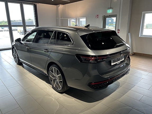 Volkswagen Passat 5 of 25