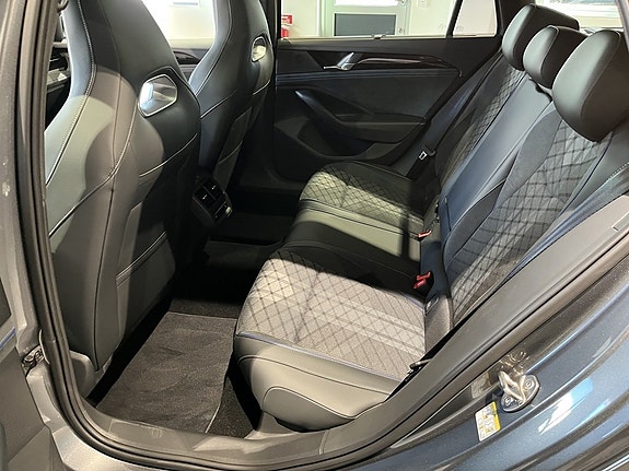 Volkswagen Passat 20 of 25