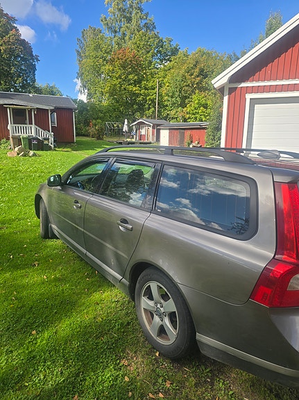 Volvo V70 4 of 5