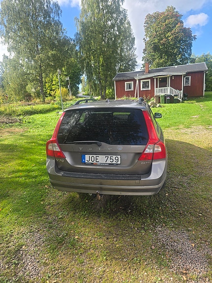 Volvo V70 3 of 5