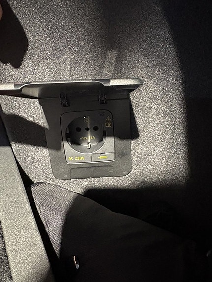Audi Q4 e-tron 5 of 6