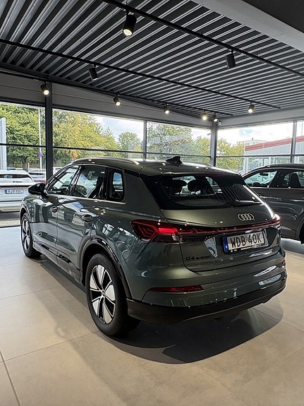 Audi Q4 e-tron 3 of 6