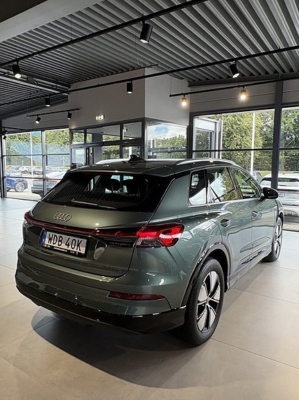 Audi Q4 e-tron 4 of 6