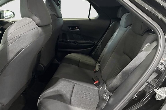Toyota C-HR 8 of 11